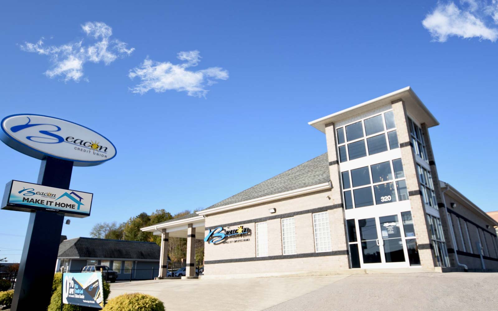 Old Riverside Drive branch exterior and sign
